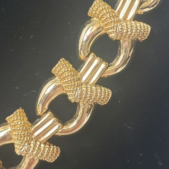 GOLDTONE CHUNKY LINK Necklace & Earrings Set Classic Jewelry - Picture 5 of 7